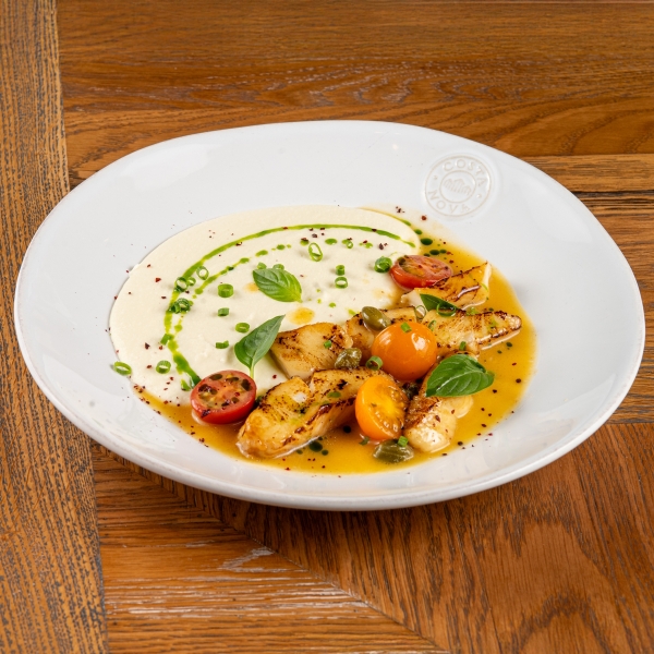 Палтус с пюре из сельдерея и каперсами