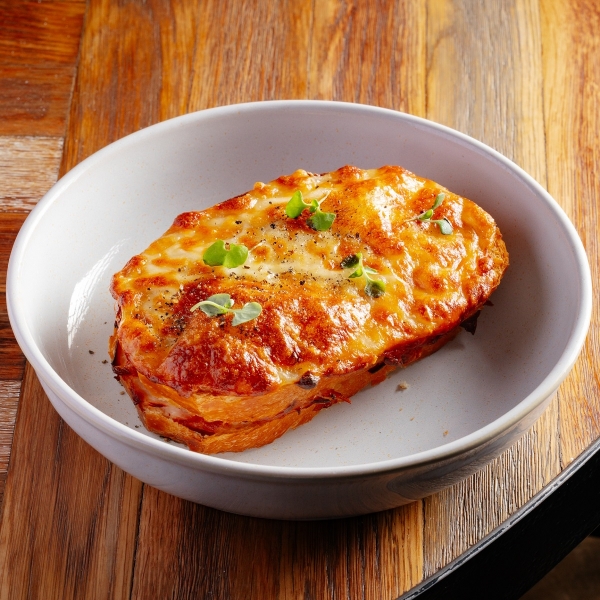 Крок-месье с тамбовским окороком