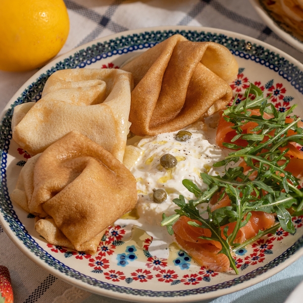 Блины со Страчателлой и лососем