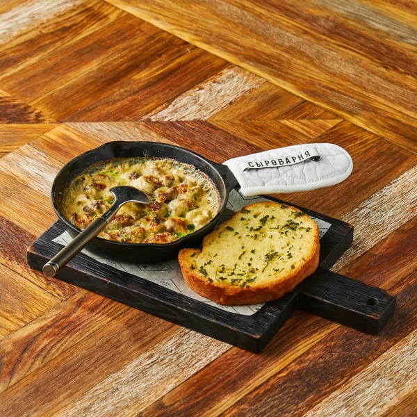 Куриные сердечки в сметанном соусе