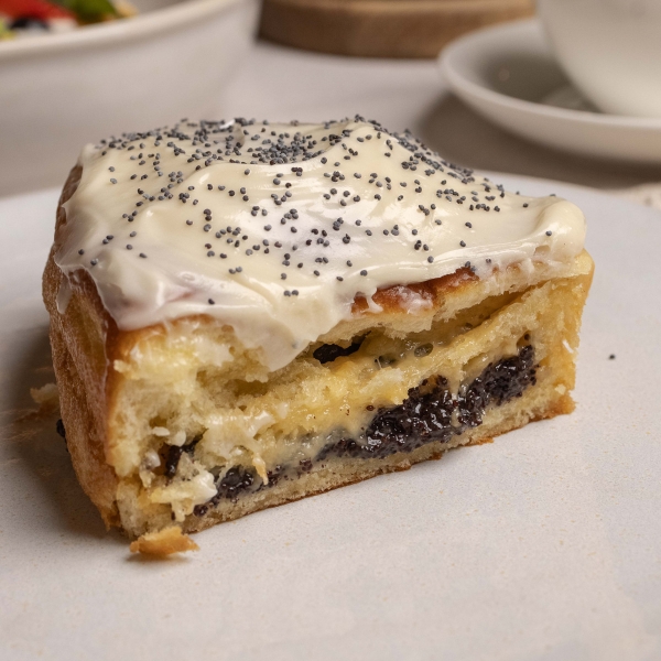 Булочка с маком